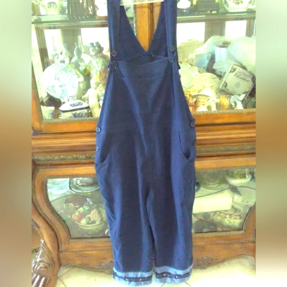 VINTAGE OVERALLS SUPER CUTE /FUN BLUE W/ TRIM ON HEM BIG POCKETS LOVE VINTAGE!